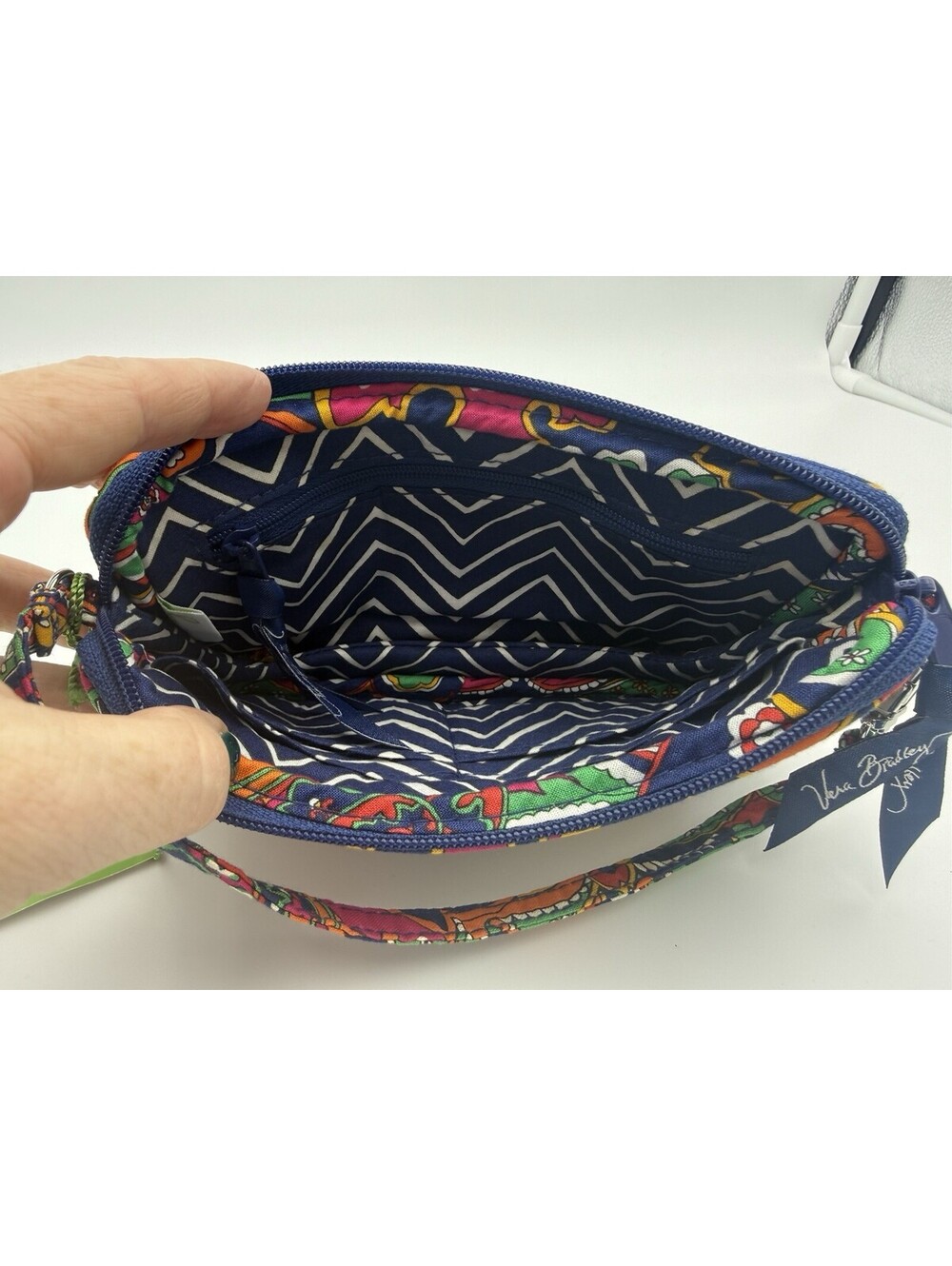 NWT Vera Bradley Venetian Navy Paisley Gusseted Style Navy Multicolor Wristlet - Picture 4 of 5